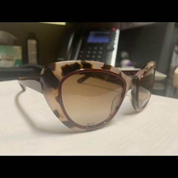 Anne Klein Sunglasses - Picture 4 of 4